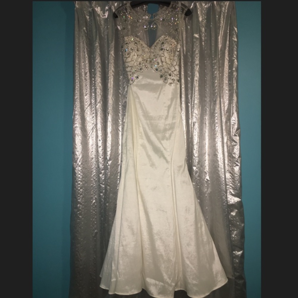 White Mermaid Prom Dress!!!